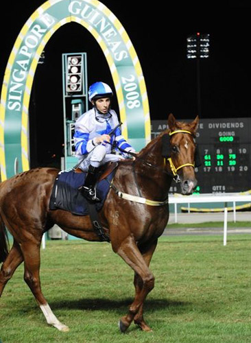 Onceuponatime parading after winning Singapore Guineas on 29 Feb, 2008