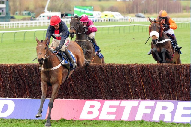Bobs Worth winning the Betfred Cheltenham Gold Cup Chase (Grade 1)
