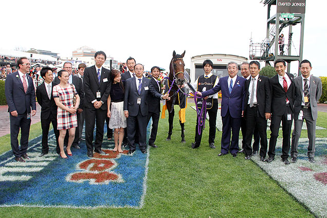 Admire Rakti connections at presentation after winning Crown Golden Ale Caulfield Cup