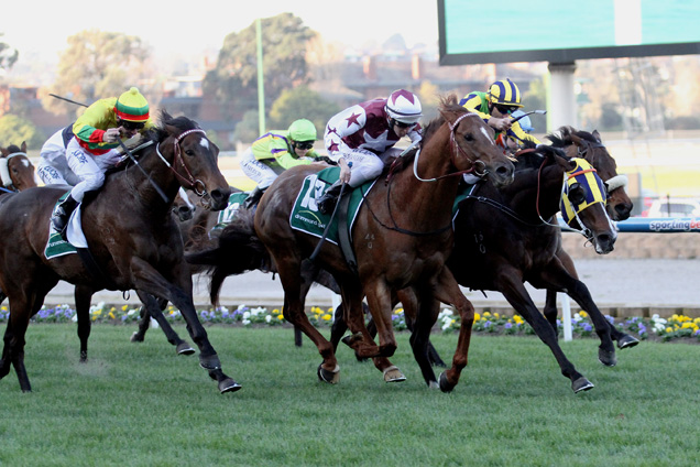 Atlante winning the Drummond Golf Stakes