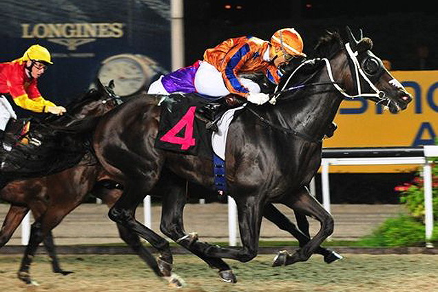 Riedel (Shafiq Rizuan) edges past stablemate Smilleswithhiseyes (Manoel Nunes), obscured.