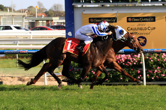 Trust In A Gust winning the Sir Rupert Clarke Charity Cup