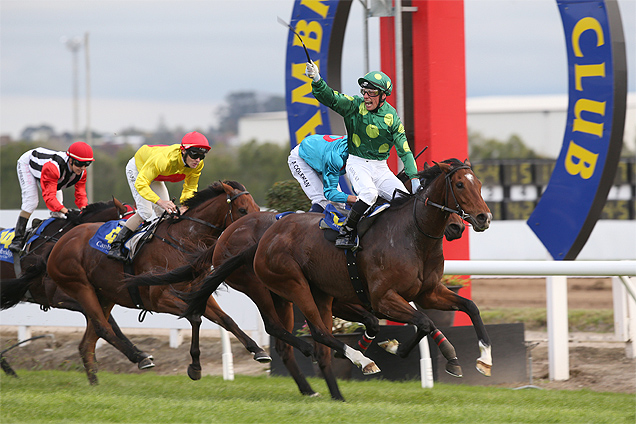 Abidewithme winning the Travis Stakes