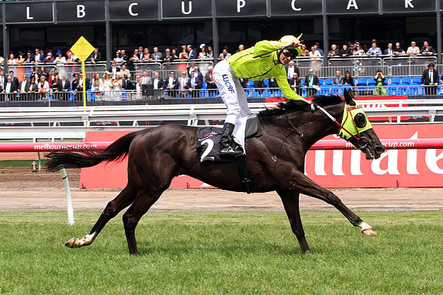 Dandino winning the Queen's Cup