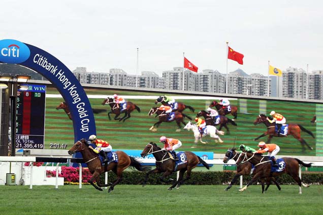 Designs On Rome , ridden by Joao Moreira and Helene Super Star (No. 8) and Blazing Speed (No. 3) finish second and third respectively.