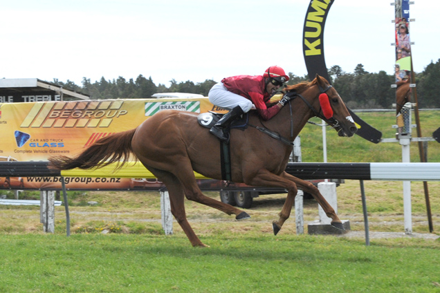Red Ripper winning the Vernon/Vazey Gold Nuggets Hcp.