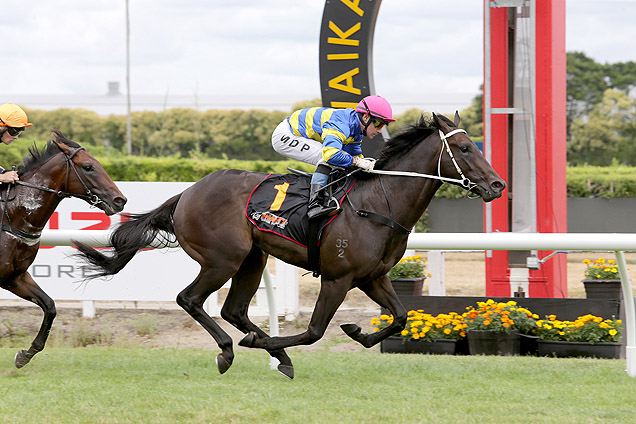 Rocanto winning the Nzb Insurance Pearl Series 2yo