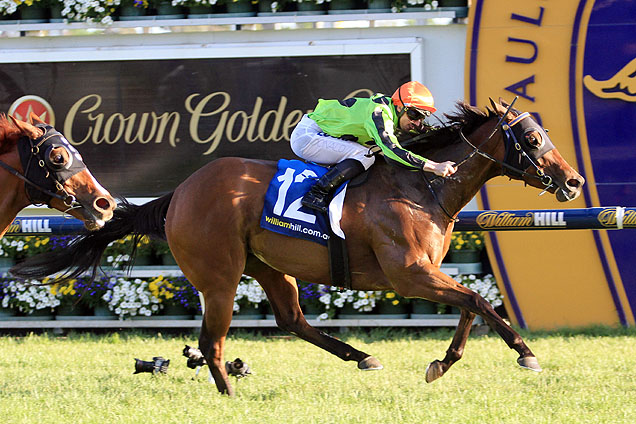Vezalay winning the Crown Golden Ale Alinghi Stks