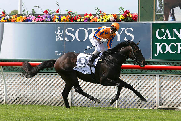 Xtravagant winning the Sothys 43rd N.Z. 2000 Guineas