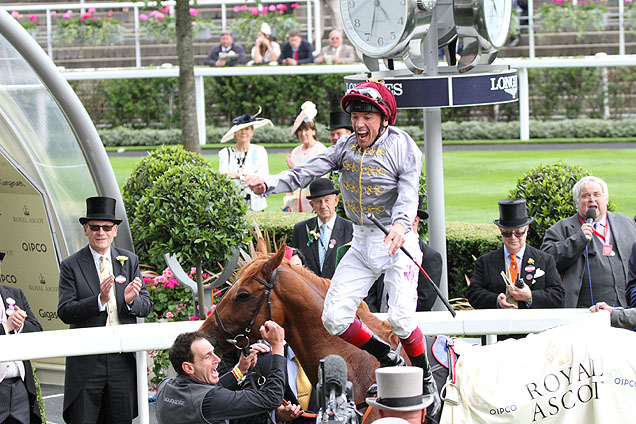 Frankie Dettori dismounts from Galileo Gold