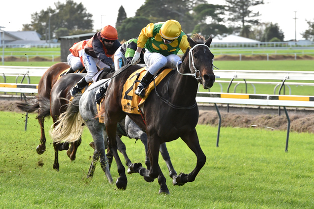 Joey Jonz winning the Energy City Ford Hcp