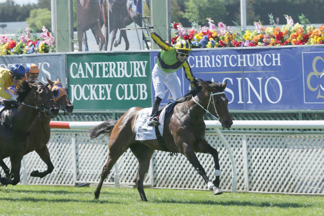 Ugo Foscolo winning the Sothys 44th N.Z. 2000 Guineas