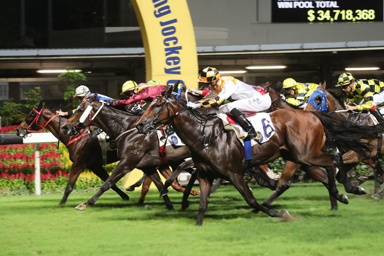 Flying Quest winning the KINGS FALCON HANDICAP Flying Quest winning the KINGS FALCON HANDICAP