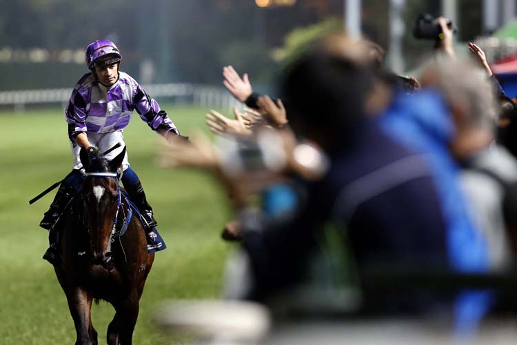 Silvestre de Sousa claims the second leg of the LONGINES International Jockeys Championship aboard Peace Combination (No. 10). Silvestre de Sousa claims the second leg of the LONGINES International Jockeys Championship aboard Peace Combination (No. 10).