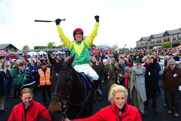 Sizing John winning the Coral Punchestown Gold Cup (Grade 1)