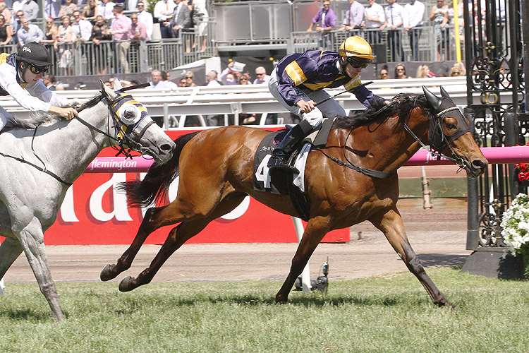 Vengeur Masque winning the Queen Elizabeth Stakes