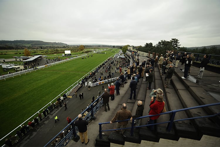 Racecourse : Ludlow (Great Britain)
http://www.gettyimages.com/license/154742321?esource=SEO_GIS_CDN_Redirect

