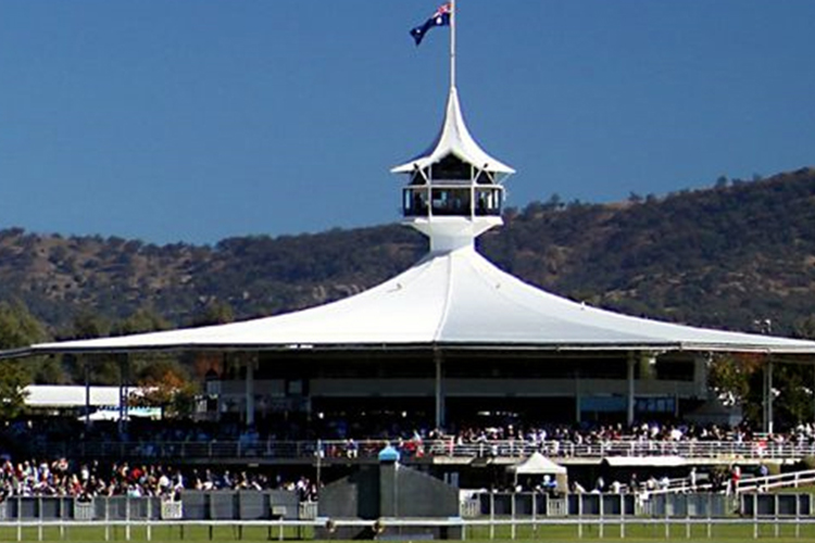 Racecourse : Scone (Australia).