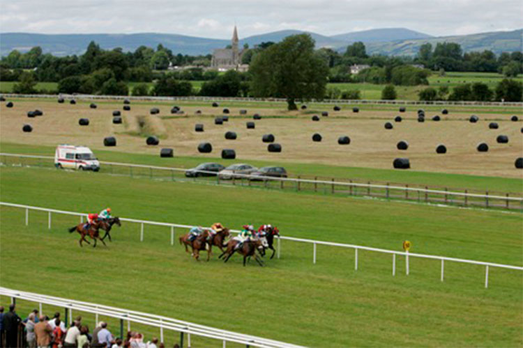 Racecourse : Tipperary (IRE) http://www.tipperaryraces.ie/AssetLibrary/Images/Tipperary/Racing_Information/TIPPERA2.JPG
