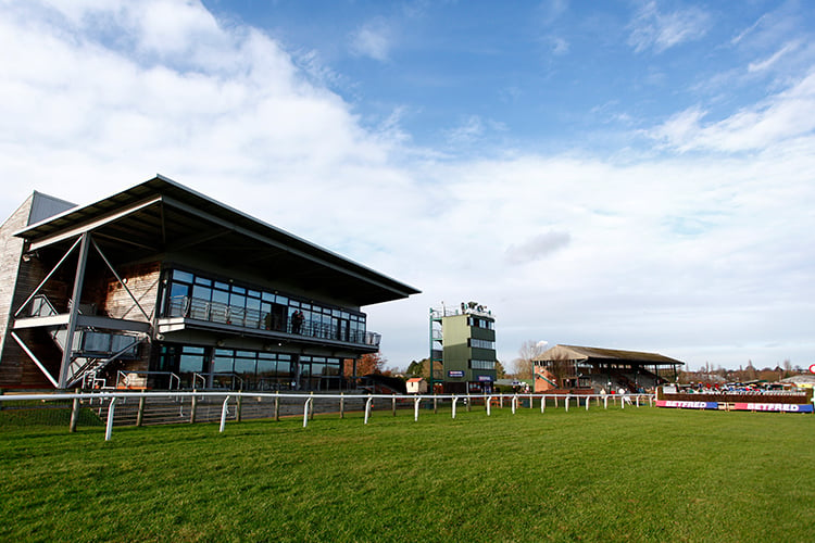 Racecourse : Fakenham (Great Britain).