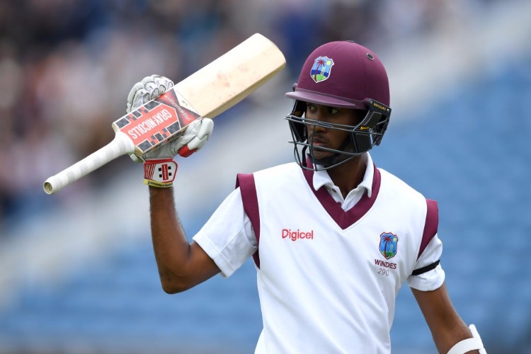 KRAIGG BRATHWAITE of the West Indies salutes the crowd in the Test match between England and the West Indies at Headingley in Leeds, En Photo by Gareth Copley/Getty Images