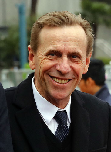 Trainer-John Size