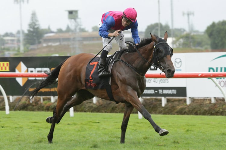 Lizzie L'amour winning the Herbie Dyke Stakes