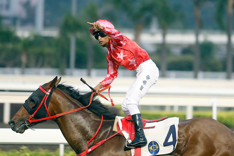 Morethanlucky winning the Yew Hcp (C2) Morethanlucky winning the Yew Hcp (C2)