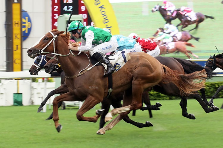 Pakistan Friend winning the TAI MONG TSAI HANDICAP Pakistan Friend winning the TAI MONG TSAI HANDICAP