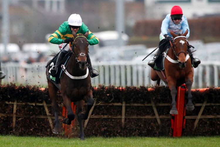 Verdana Blue winning the Unibet Christmas Hurdle (Grade 1)