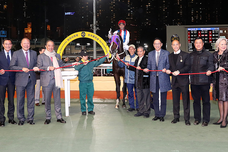Friends of Hui Sai Fun celebrate the owners 100th win with trainer Tony Cruz and Jockey Club officials. Friends of Hui Sai Fun celebrate the owners 100th win with trainer Tony Cruz and Jockey Club officials.
