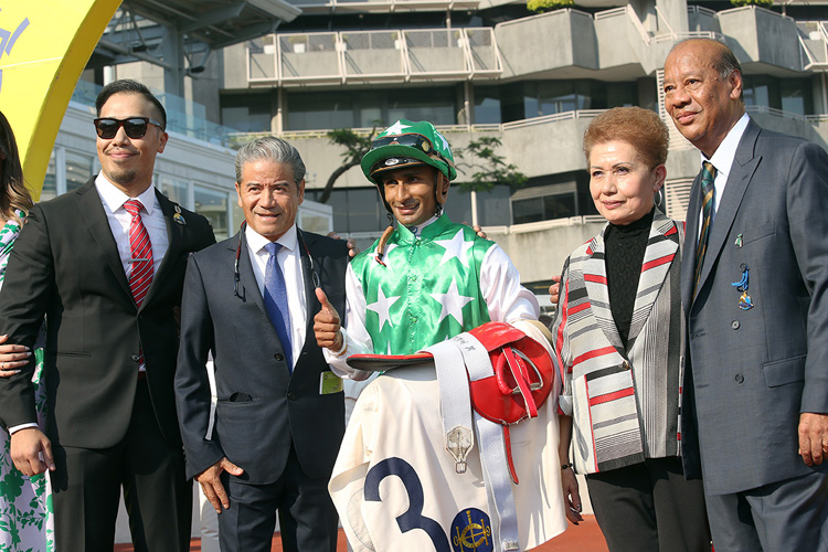 Pakistan Friend wins the Chinese Recreation Club Challenge Cup Handicap under Karis Teetan. Pakistan Friend wins the Chinese Recreation Club Challenge Cup Handicap under Karis Teetan.
