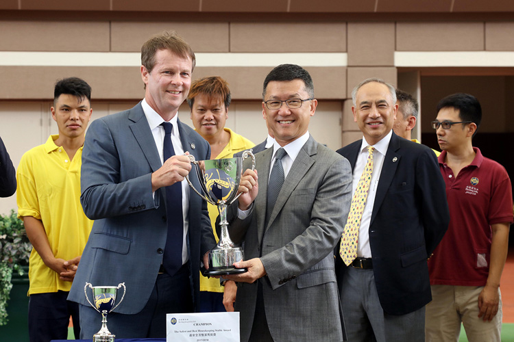 Trainer Peter Ho (right) receives the trophy for this season's Safest and Best Housekeeping Stable Award from Mr. Andrew Harding. Trainer Peter Ho (right) receives the trophy for this season's Safest and Best Housekeeping Stable Award from Mr. Andrew Harding.
