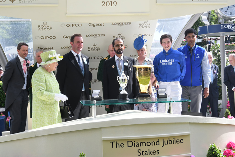 Trophy presentation for G1 2019 Diamond Jubilee by HM The Queen to owner Sheikh Mohammed