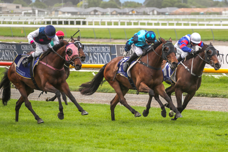 Duplicity winning the Metropolitan Trophy