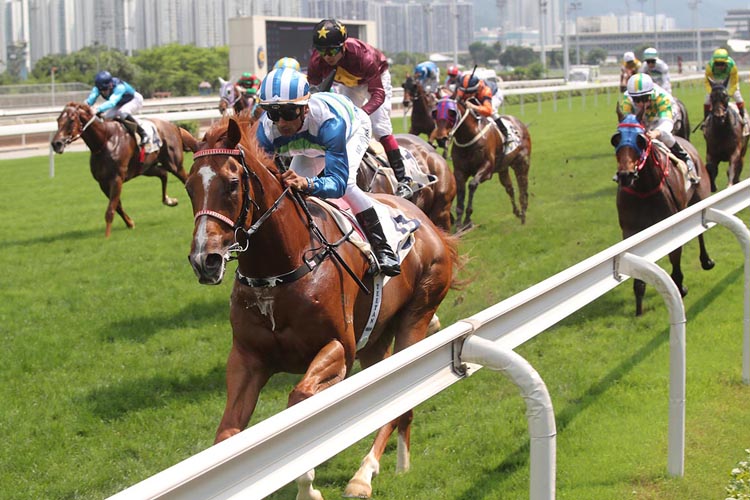 Voyage Warrior winning the The Hong Kong Lions Cup (C3)