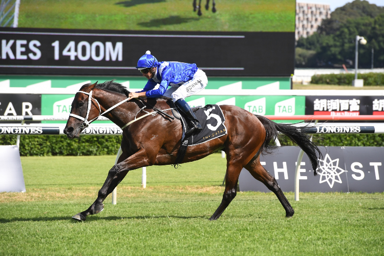 WINX winning the The Star Apollo Stakes.