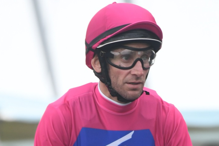 Jockey: CHAD LEVER.