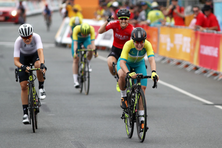 CHLOE HOSKING of Australia leads the field to the finish line during the Women's Road Race of the Gold Coast Commonwealth Games at Currumbin Beachfront in Gold Coast, Australia. CHLOE HOSKING of Australia leads the field to the finish line during the Women's Road Race of the Gold Coast Commonwealth Games at Currumbin Beachfront in Gold Coast, Australia.