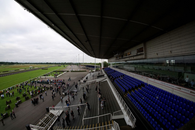 Racecourse : Kempton Park