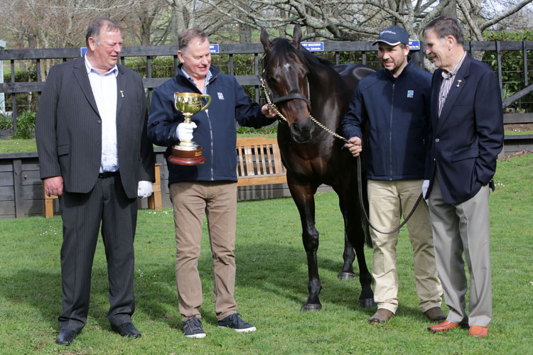 Mike Moroney (left), John Thompson, Robert Argue and Des Gleeson with Melbourne Cup winner Shocking.