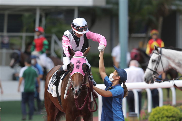 BEAUTY HAPPY parading after winning Kat O Hcp on 27th Jun, 2020