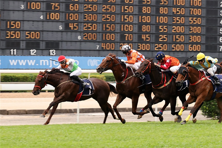 CHI CHAI SIN SANG winning the THE AREIA PRETA