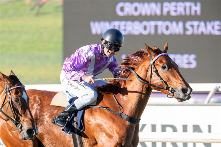 ELITE STREET winning the Crown Perth - Winterbottom