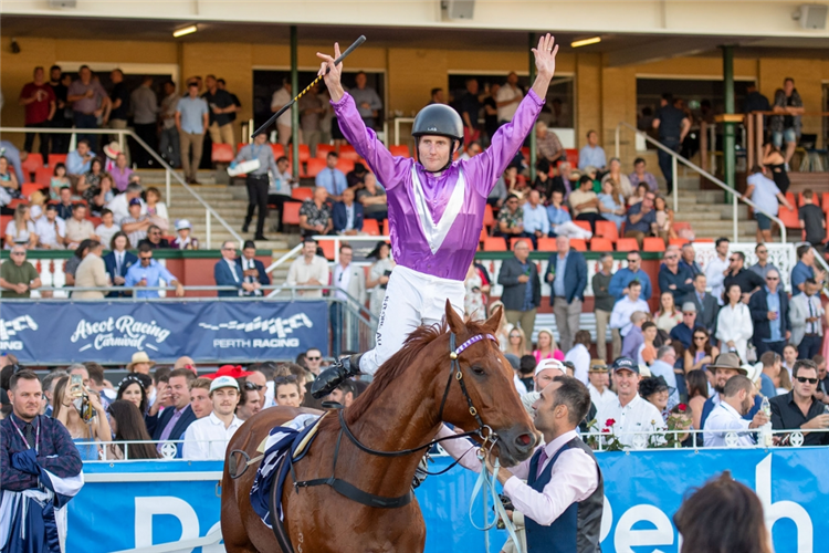 ELITE STREET parading after winning the Crown Perth - Winterbottom