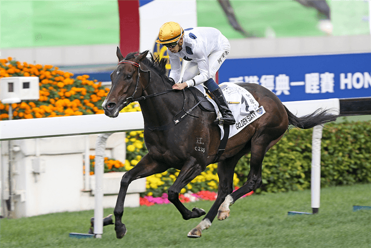 GOLDEN SIXTY winning The Hong Kong Classic Mile.