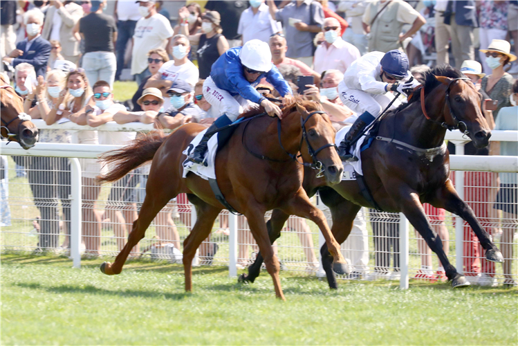 Hello Youmzain (outside) finishing runner-up to Space Blues in Gr.1 Prix Maurice de Gheest (1300m) at Deauville over the weekend.