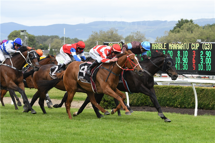 HUNTA PENCE winning the Bramco Granite Manawatu Cup