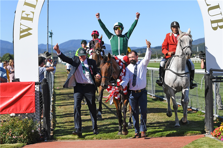 Jason Waddell salutes as he brings Jennifer Eccles back to the winner’s enclosure after she took out the Gr.1 New Zealand Oaks (2400m)