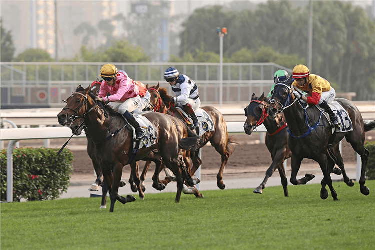 PRECIOUSSHIP winning the Lung Kong Hcp (C2)